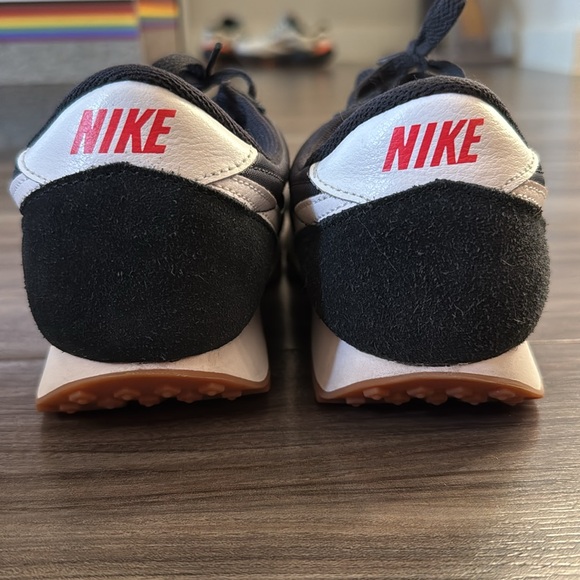 Nike Women's Walking Industrial Shoe - Picture 3 of 6